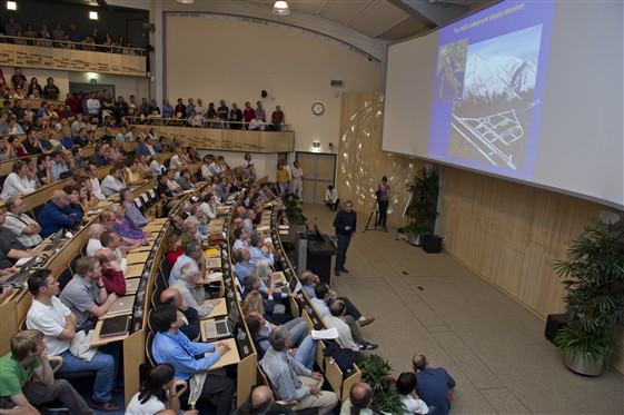 predkosc-swiatla-przekroczona-sympozjum